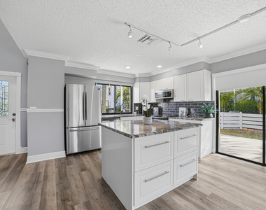 324 W Pine Street - Photo Thumbnail 14
