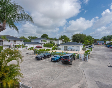 324 W Pine Street - Photo Thumbnail 10