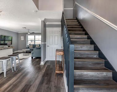 324 W Pine Street - Photo Thumbnail 23