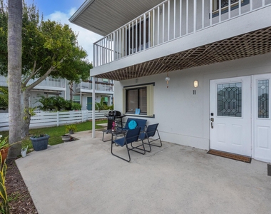324 W Pine Street - Photo Thumbnail 3