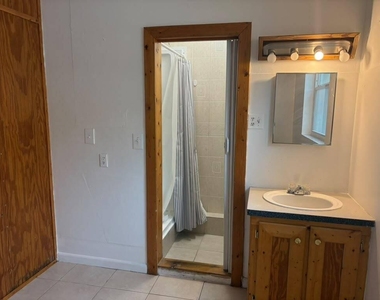 1331 N 71st Avenue - Photo Thumbnail 8