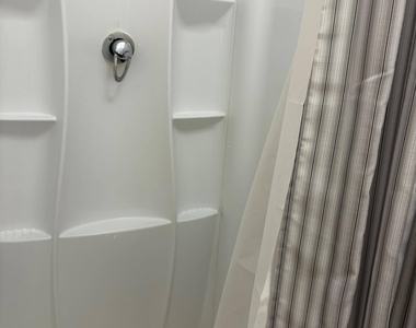 1331 N 71st Avenue - Photo Thumbnail 5