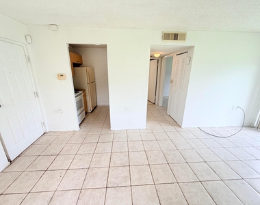1089 N Benoist Farms Road - Photo Thumbnail 2