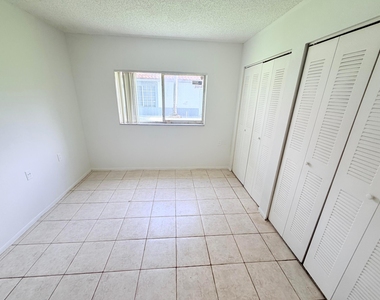 1089 N Benoist Farms Road - Photo Thumbnail 4