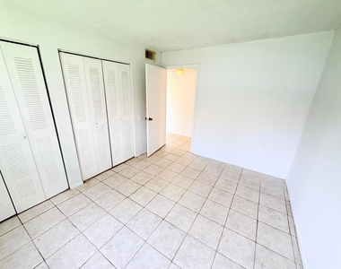 1089 N Benoist Farms Road - Photo Thumbnail 5