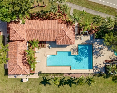 1089 N Benoist Farms Road - Photo Thumbnail 10
