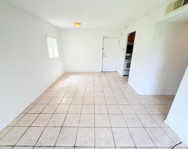 1089 N Benoist Farms Road - Photo Thumbnail 3