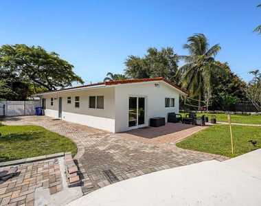 332 Nw 26th Court - Photo Thumbnail 7