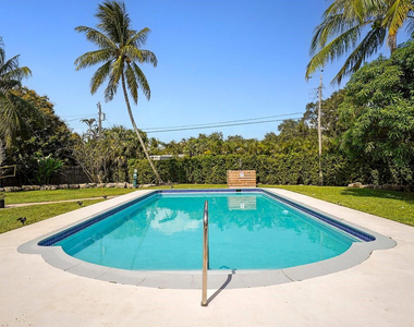 332 Nw 26th Court - Photo Thumbnail 8