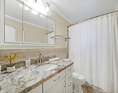 332 Nw 26th Court - Photo Thumbnail 6