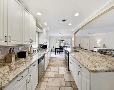 332 Nw 26th Court - Photo Thumbnail 15