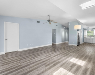 8388 Se Croft Circle - Photo Thumbnail 13