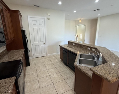 8079 Nw 127th Lane - Photo Thumbnail 5