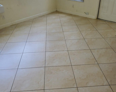 2460 Ne 215th Street - Photo Thumbnail 3