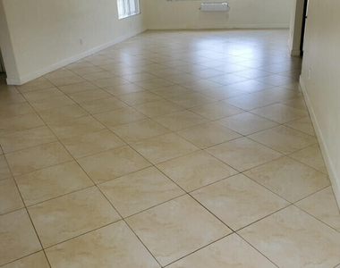 2460 Ne 215th Street - Photo Thumbnail 4