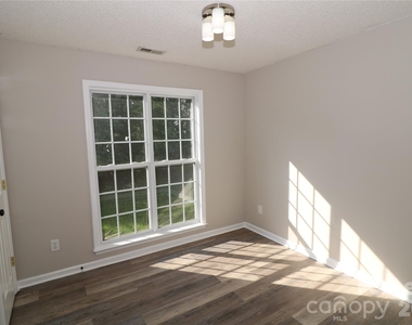 711 Harvest Way - Photo Thumbnail 16