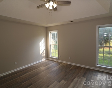 711 Harvest Way - Photo Thumbnail 17
