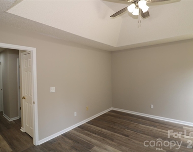 711 Harvest Way - Photo Thumbnail 24