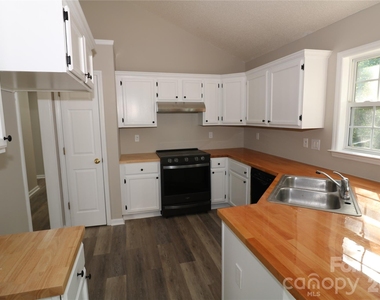711 Harvest Way - Photo Thumbnail 6