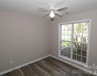 711 Harvest Way - Photo Thumbnail 15