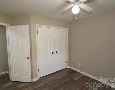 711 Harvest Way - Photo Thumbnail 14