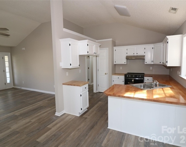 711 Harvest Way - Photo Thumbnail 5