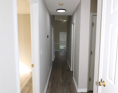 711 Harvest Way - Photo Thumbnail 10