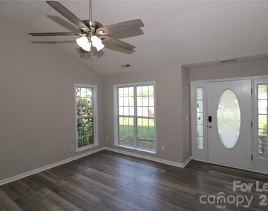 711 Harvest Way - Photo Thumbnail 3