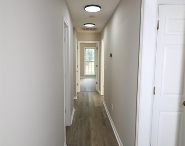 711 Harvest Way - Photo Thumbnail 9