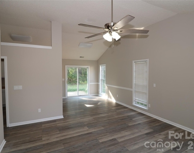 711 Harvest Way - Photo Thumbnail 2