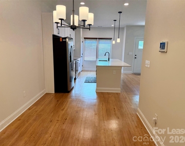 521 N Linwood Avenue - Photo Thumbnail 12