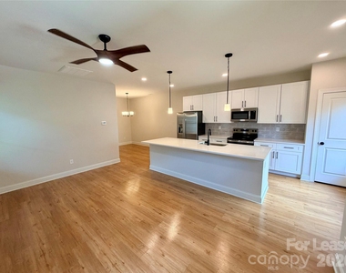 521 N Linwood Avenue - Photo Thumbnail 2