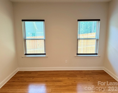 521 N Linwood Avenue - Photo Thumbnail 16