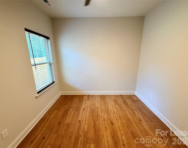 521 N Linwood Avenue - Photo Thumbnail 27