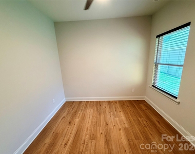 521 N Linwood Avenue - Photo Thumbnail 22