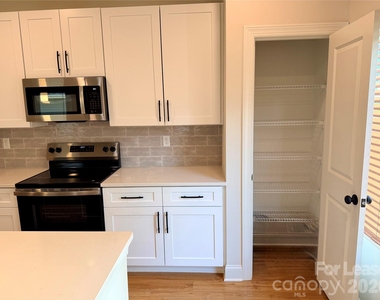 521 N Linwood Avenue - Photo Thumbnail 10