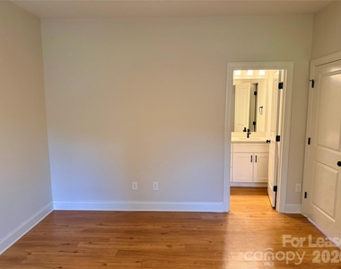 521 N Linwood Avenue - Photo Thumbnail 14