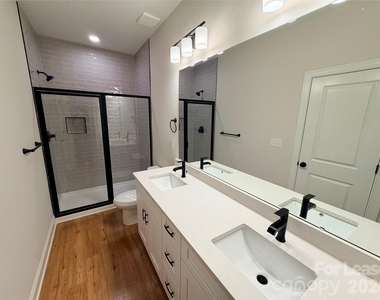 521 N Linwood Avenue - Photo Thumbnail 17