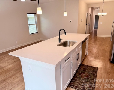 521 N Linwood Avenue - Photo Thumbnail 9