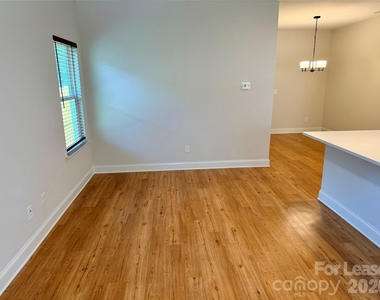 521 N Linwood Avenue - Photo Thumbnail 3