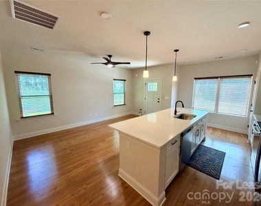 525 N Linwood Avenue - Photo Thumbnail 7