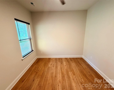 525 N Linwood Avenue - Photo Thumbnail 24