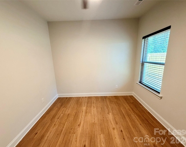 525 N Linwood Avenue - Photo Thumbnail 29