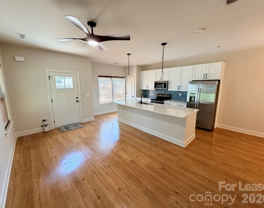 525 N Linwood Avenue - Photo Thumbnail 4