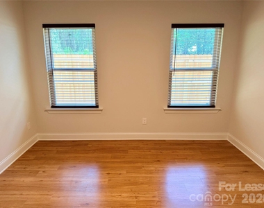 525 N Linwood Avenue - Photo Thumbnail 16