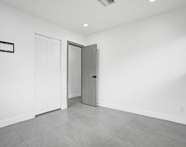 6700 E Tropical Way - Photo Thumbnail 40