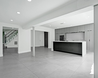 6700 E Tropical Way - Photo Thumbnail 11