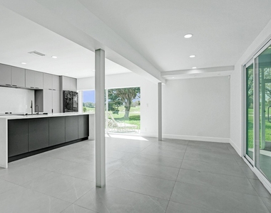 6700 E Tropical Way - Photo Thumbnail 10