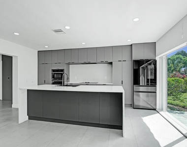 6700 E Tropical Way - Photo Thumbnail 13