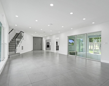 6700 E Tropical Way - Photo Thumbnail 2